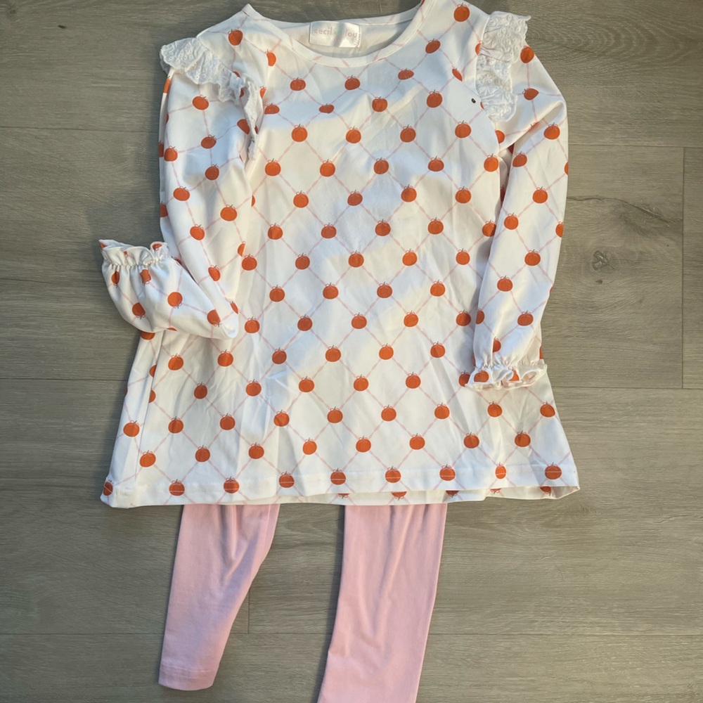 Playful Polka Dot Top with Pink Leggings
